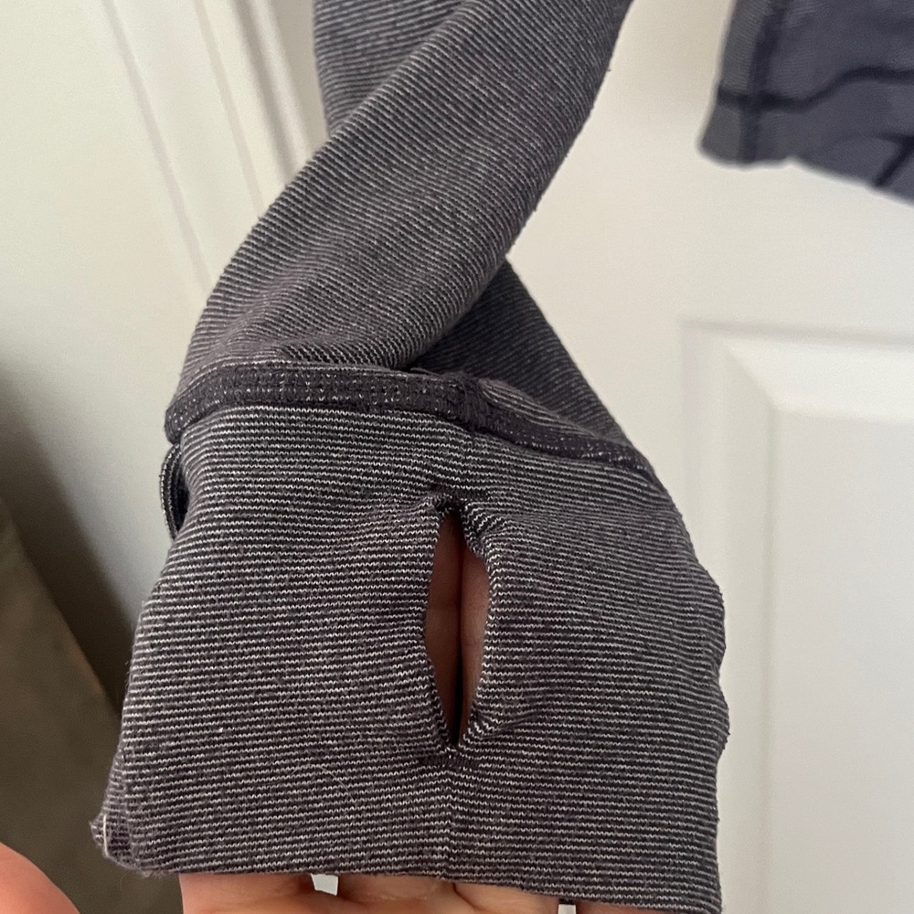 Lululemon Define Jacket Size 8 - Picture 4 of 10